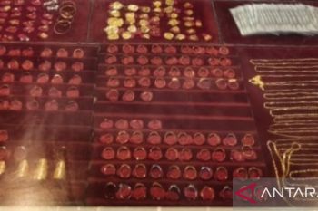 Harga emas perhiasan di Kota Palembang Rp15,6 juta per suku, Senin ini