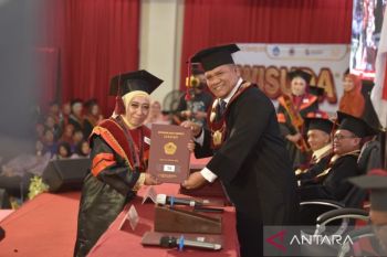 Universitas Negeri Gorontalo kukuhkan 700 lulusan terbaik dari berbagai bidang keilmuan