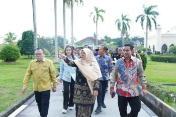 Hendry Munief Kontak Menteri Pariwisata Minta Segera Tetapkan KSPN dan Pugar Istana Siak
