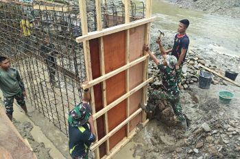 TNI bangun Jembatan Bailey di Nias Selatan penghubung antardesa