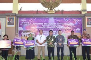 Bank Jateng Slawi serahkan hadiah Bima dan CSR Videotron