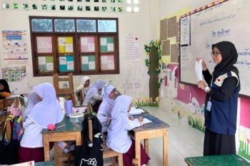 Mengajar lintas negara, mahasiswa UMS terapkan pembelajaran fonetik di Tailan