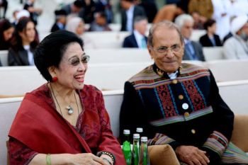 Megawati duduk bersebelahan dengan Ramos Horta di Zayed Award