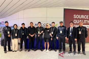 Imigrasi serahkan buron asal China dideportasi dari Bali