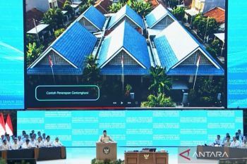 Govt prepares joint funding scheme for Prabowo's roof tile program