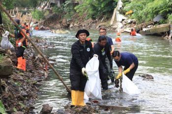 KLH luncurkan Gerakan Bersih Sampah di Lingkungan Sekitar dan Kantor secara serentak