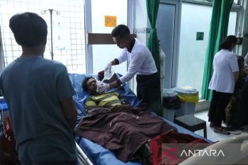 RSAL Jala Ammari tangani 9 korban kecelakaan kapal nelayan di Pelabuhan Paotere