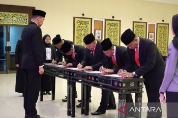 Perkuat Penegakan dan Pengawasan Hukum, Kakanwil Lantik 5 Penyidik Pegawai Negeri Sipil di Riau