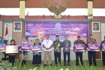 Bank Jateng Slawi serahkan hadiah Bima dan CSR Videotron