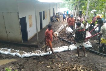 Pemkab: 200 KK korban erupsi Gunung Lewotobi belum menempati huntara