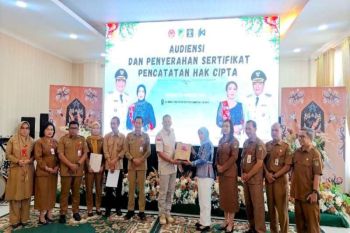 Terima sertifikat Hak Cipta Batik, Pemkab Barut komitmen dukung UMKM