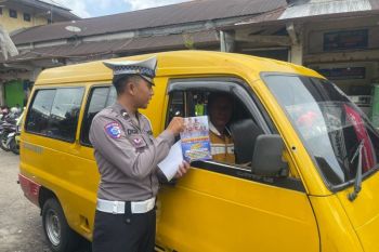 Polres Wonosobo edukasi tertib lalu lintas di kawasan Pasar Kertek