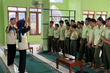 Mahasiswa KKN-Dik FKIP UMS dorong literasi digital di MTs Muhammadiyah 5 Jumantono