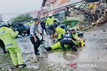 Anggota Ditlantas Polda Kalsel meninggal dunia tertimpa pohon tumbang