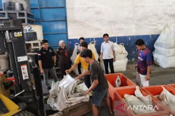 Polres Bangka Barat libatkan tersangka timbang barang bukti timah