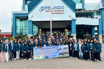 Mahasiswa Prodi MAL  Sekolah Vokasi Undip KKL ke Surabaya dan Bali