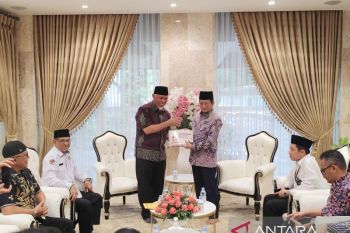 Gubernur Sumbar serahkan gagasan optimalisasi wakaf ke Menag