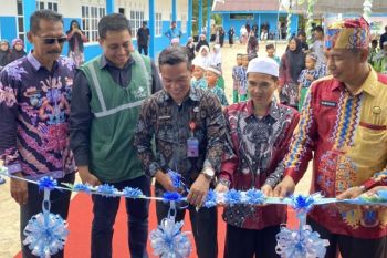 Dukung Peningkatan Mutu Pendidikan, PLN UID Kalselteng Resmikan Program TJSL di MIS Darul Huda Kapuas