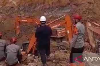 Tim SAR lanjutkan pencarian korban longsor tambang timah di Bangka