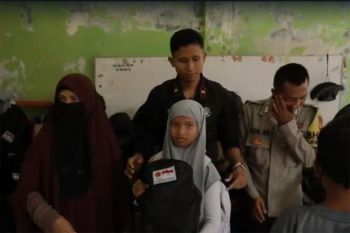 Taruna Akpol bersihkan pasar dari lumpur banjir di Aceh Tamiang