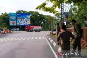 Satpol PP bersihkan baliho dan reklame di 17 titik Kota Banjarmasin