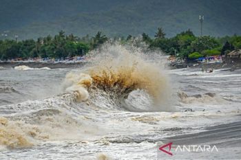 BMKG keluarkan peringatan dini gelombang laut tinggi 11-14 Februari