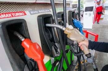 Harga BBM Pertamina, Shell, bp, dan Vivo kompak turun pada Februari