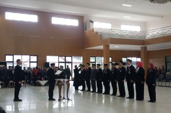 Bupati Belitung lantik 10 pejabat pimpinan tinggi pratama, ini nama-namanya