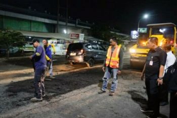 Pemkab Karawang kebut perbaikan jalan berlubang di akses Gerbang Tol Karawang Timur