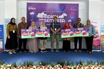 Senyum bahagia nasabah Bank Jateng terima hadiah undian