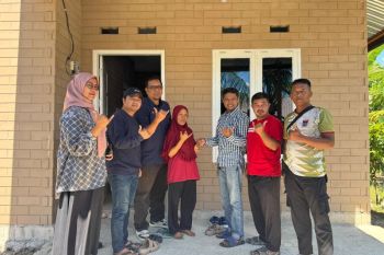 Air mata haru Linda saat terima kunci rumah layak huni