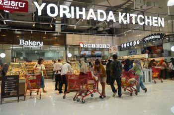Lotte Mart Wholesale Mataram hadir dengan konsep Area Kuliner Dunia