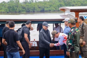 Bupati Kotim luncurkan kelotok susur sungai Pulau Hanibung