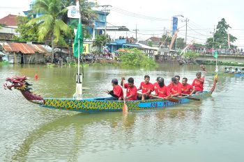 Lomba dayung semarakkan Harlah 1 Abad NU di Lamongan