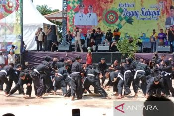 Bangka Barat fasilitasi Festival Perang Ketupat
