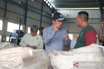 Menteri LH minta Pemkot Surabaya lakukan pengelolaan sampah hingga pelosok kota