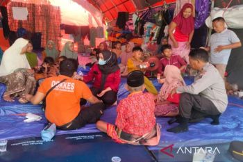 Polres Pamekasan terjunkan tim medis ke lokasi pengungsian korban tanah longsor