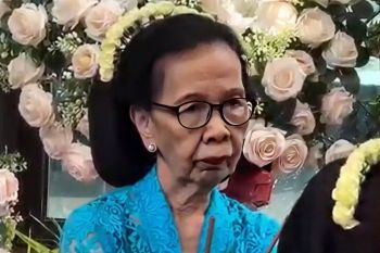 Nenek 83 tahun asal Jakarta pikat juri di ajang Pasanggiri Angklung AHM