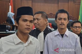 Dua mahasiswa dituntut 1,5 tahun penjara kasus pemerasan Kadindik Jatim