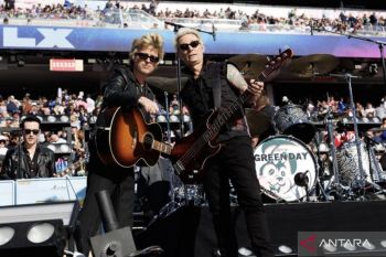 Green Day buka Super Bowl dengan medlei tanpa pernyataan politik