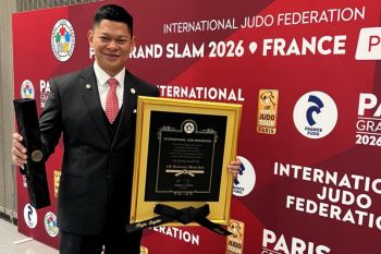 Ketua KOI terima penghargaan dari Federasi Judo Internasional