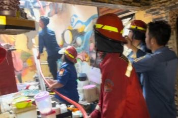 Dua mobil pemadam untuk atasi kebakaran rumah di Cipare