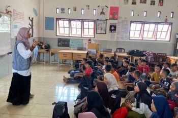 BKKBN dan KPK beri pendampingan psikososial kepada anak korban bencana