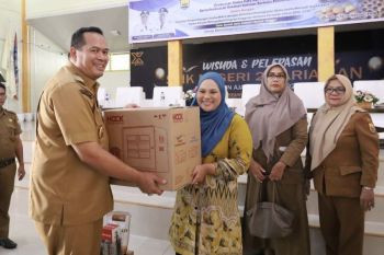Pemkot Pariaman latih pelaku UMKM produksi kue-minuman kekinian berbasis lokal