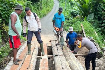 Polres Halbar bangun jembatan darurat penghubung Ibu Utara--Loloda