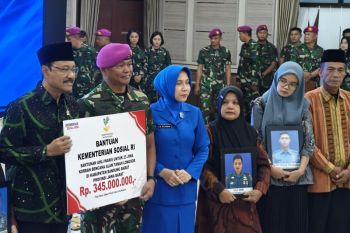 23 keluarga prajurit Marinir korban longsor terima bantuan Rp340 juta