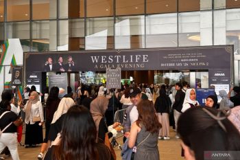 Penggemar padati area konser Westlife dan tak sabar bernostalgia