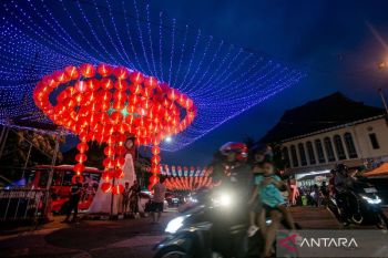 Chinese New Year lanterns light up Solo&rsquo;s Pasar Gede