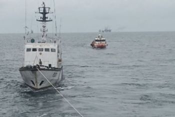 Pertamina menghalau tongkang hanyut dan hindari insiden laut