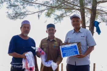 PT Timah salurkan bantuan alat tangkap ikan nelayan Bangka Tengah